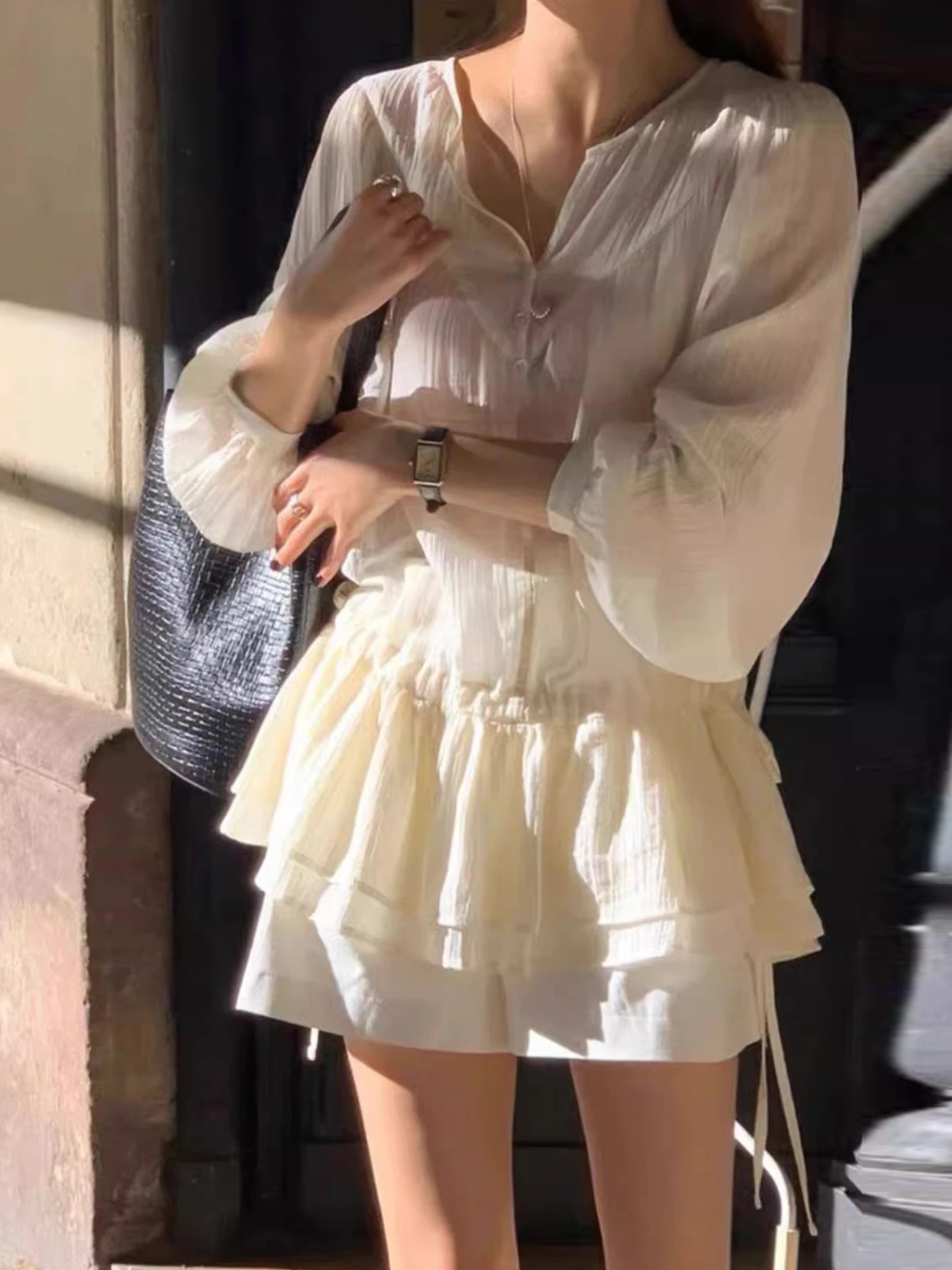 Liangliang Season Gentle Wind V-ne Dstring Bubble Sve irt Women's Spring New Age Reduction Double Layer Lace Trim Top
Liangliang Season Gentle Wind V-ne Dstring Bubble Sve irt Women's Spring New Age Reduction Double Layer Lace Trim Top