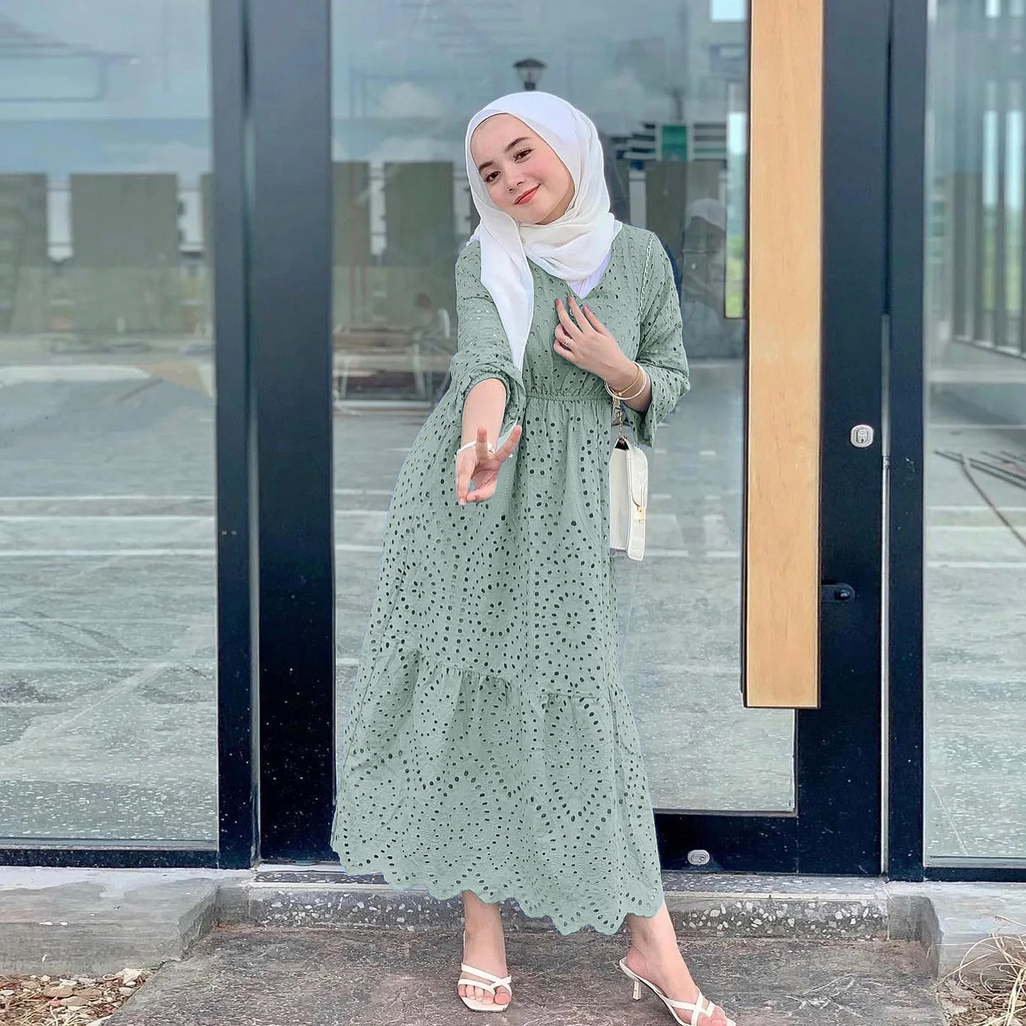 In 2025, New Styles of Muslim Women's Long Dresses in Dubai, Saudi Arabia: Southeast Asian-style Fashionable Hollow Lace Dresses
In 2025, New Styles of Muslim Women's Long Dresses in Dubai, Saudi Arabia: Southeast Asian-style Fashionable Hollow Lace Dresses