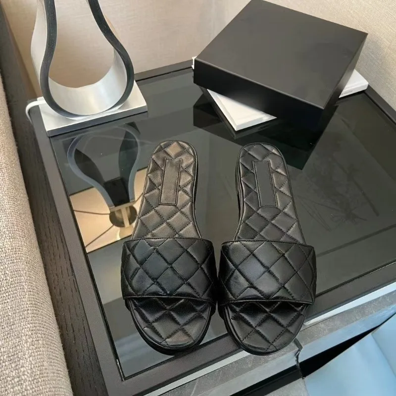Women's 2026 Black Chain Flat Sandals, Fashion One-Band Slides, Versatile Summer Outdoor Slippers. Fast Shipping Available
Women's 2026 Black Chain Flat Sandals, Fashion One-Band Slides, Versatile Summer Outdoor Slippers. Fast Shipping Available