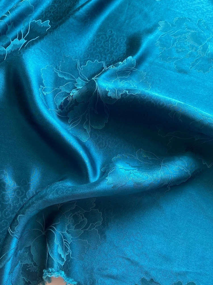 Jacquard Satin Real Silk Interwoven Fabric Peony Crepe Cheongsam Hanfu Chinese Style Handmade
Jacquard Satin Real Silk Interwoven Fabric Peony Crepe Cheongsam Hanfu Chinese Style Handmade