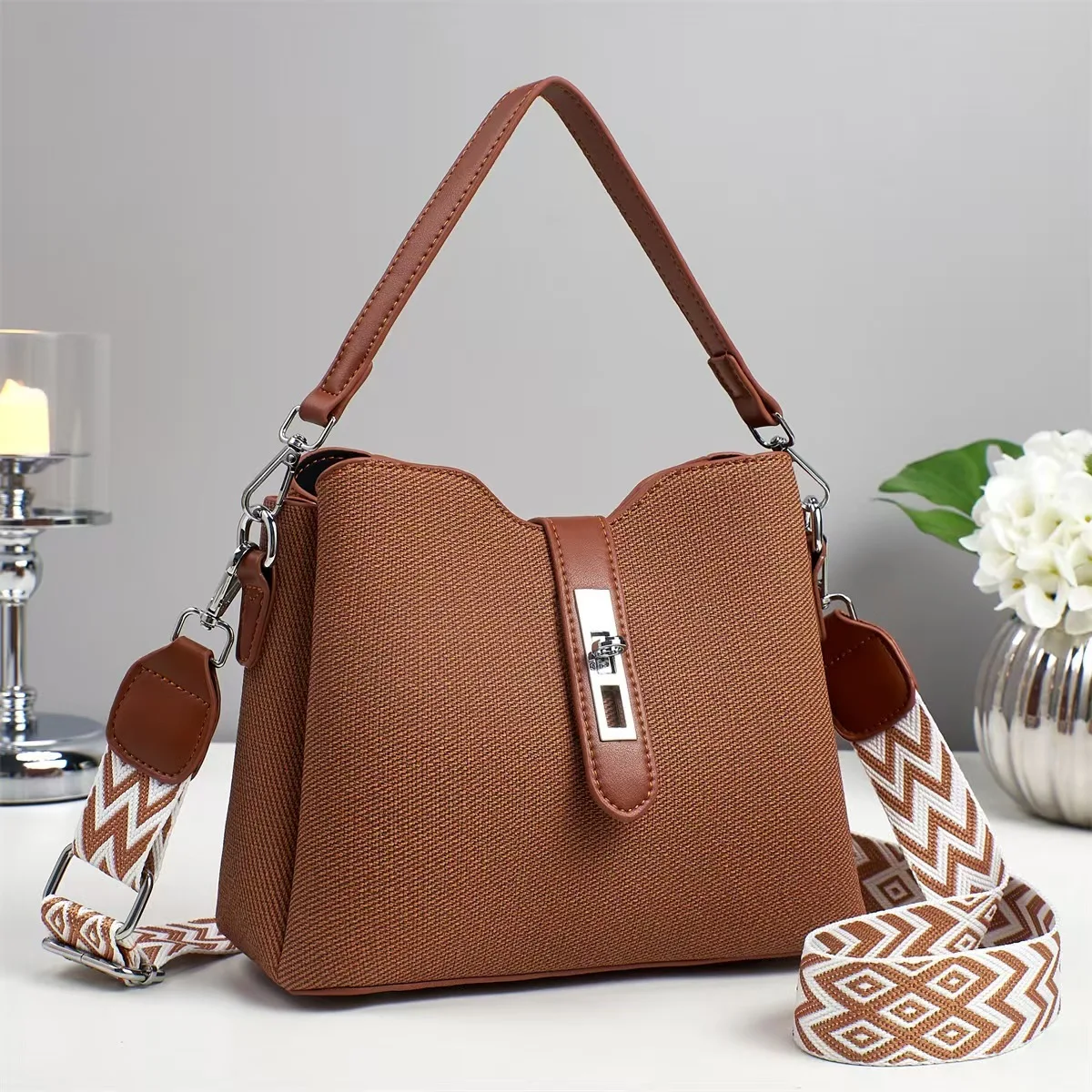 Soft Leather Bucket Fashion Large Capacity Shoulder Crossbody Bag New Versatile Women's Handbag 
Soft Leather Bucket Fashion Large Capacity Shoulder Crossbody Bag New Versatile Women's Handbag