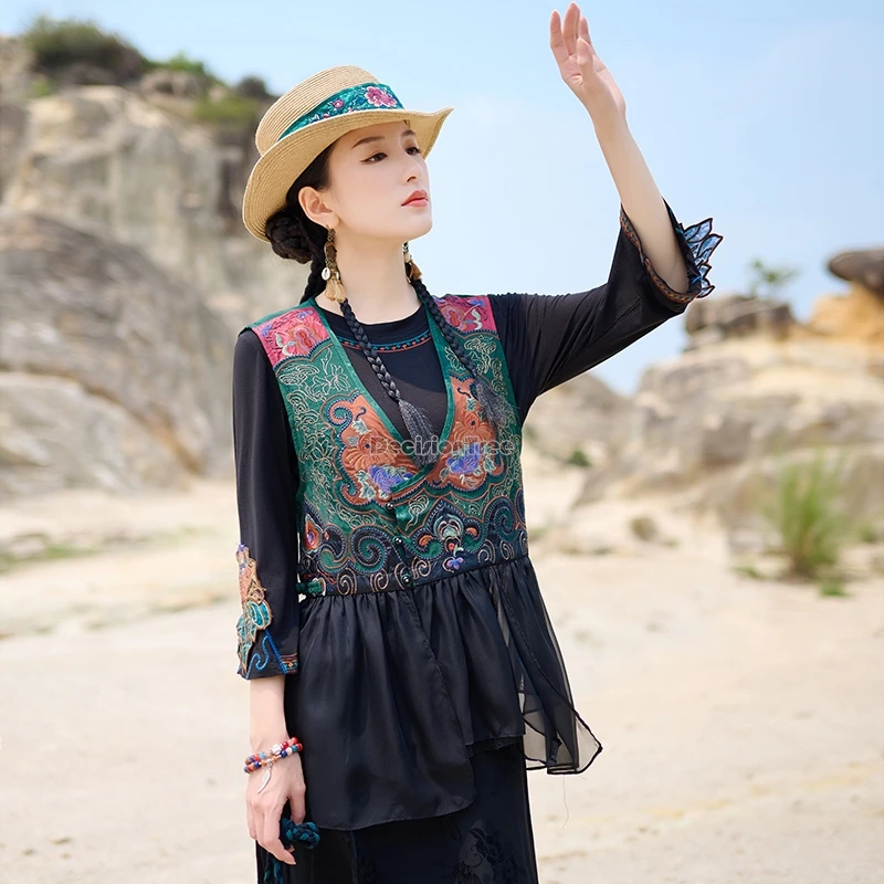 2024 chinese ethnic embroidery summer new vintage satin jacquard chiffon vest sleeveless splicing design casual fashion top t001
2024 chinese ethnic embroidery summer new vintage satin jacquard chiffon vest sleeveless splicing design casual fashion top t001