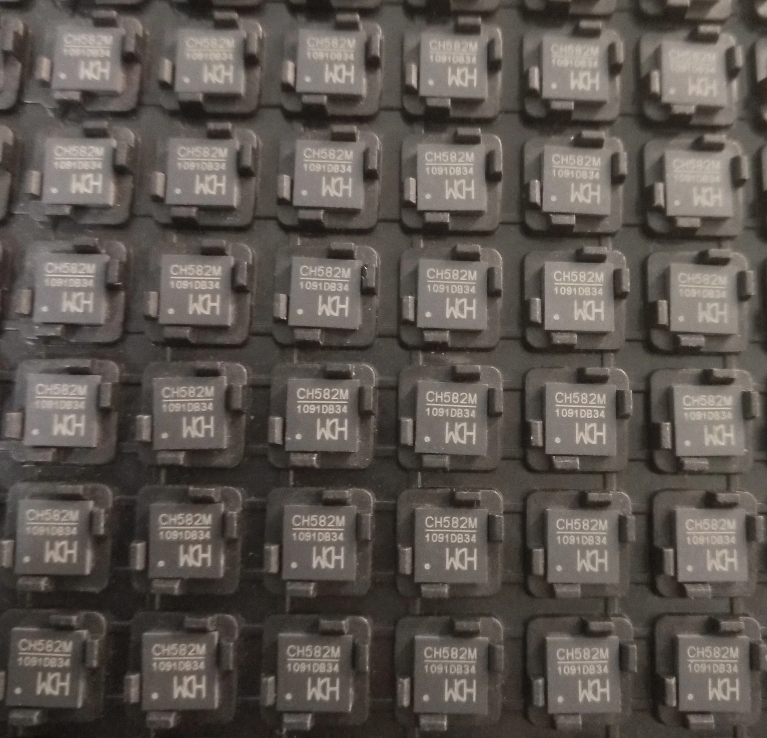 50 Pieces for CH582M(1/2/3) CH583M Chip BLE Blue-tooth Compatible 5.1 Instead of STM32 Instead of DTU USB Host
50 Pieces for CH582M(1/2/3) CH583M Chip BLE Blue-tooth Compatible 5.1 Instead of STM32 Instead of DTU USB Host