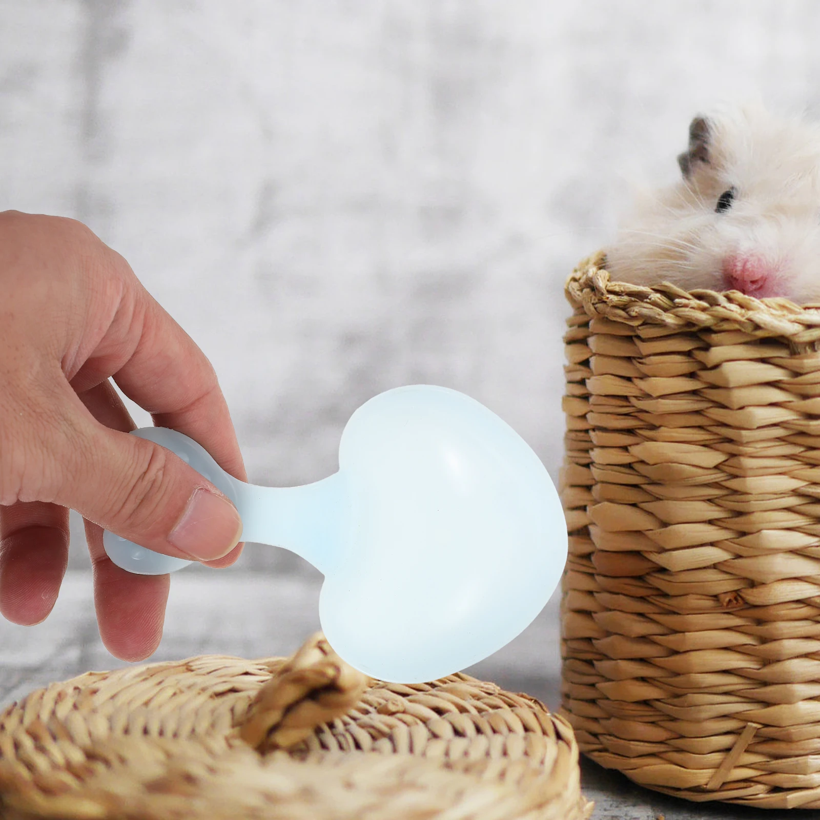 10Pcs Pet Food Scoop Heart Shape Scoop Durable Plastic Small Pet Spoon Hamster Dog Reptile Feeding Tool Household Use
10Pcs Pet Food Scoop Heart Shape Scoop Durable Plastic Small Pet Spoon Hamster Dog Reptile Feeding Tool Household Use