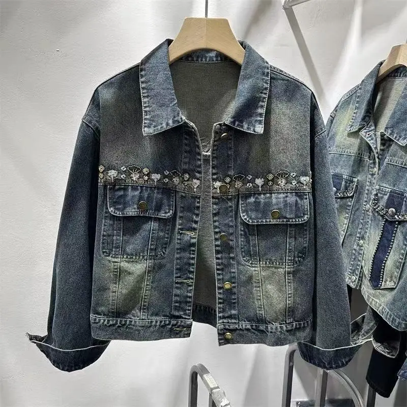 Women Diamond Decor Blue Denim Coat 2026 Spring Autumn New Hong Kong Style Retro Embroidered Design Cowboy Jacket Outerwear
Women Diamond Decor Blue Denim Coat 2026 Spring Autumn New Hong Kong Style Retro Embroidered Design Cowboy Jacket Outerwear
