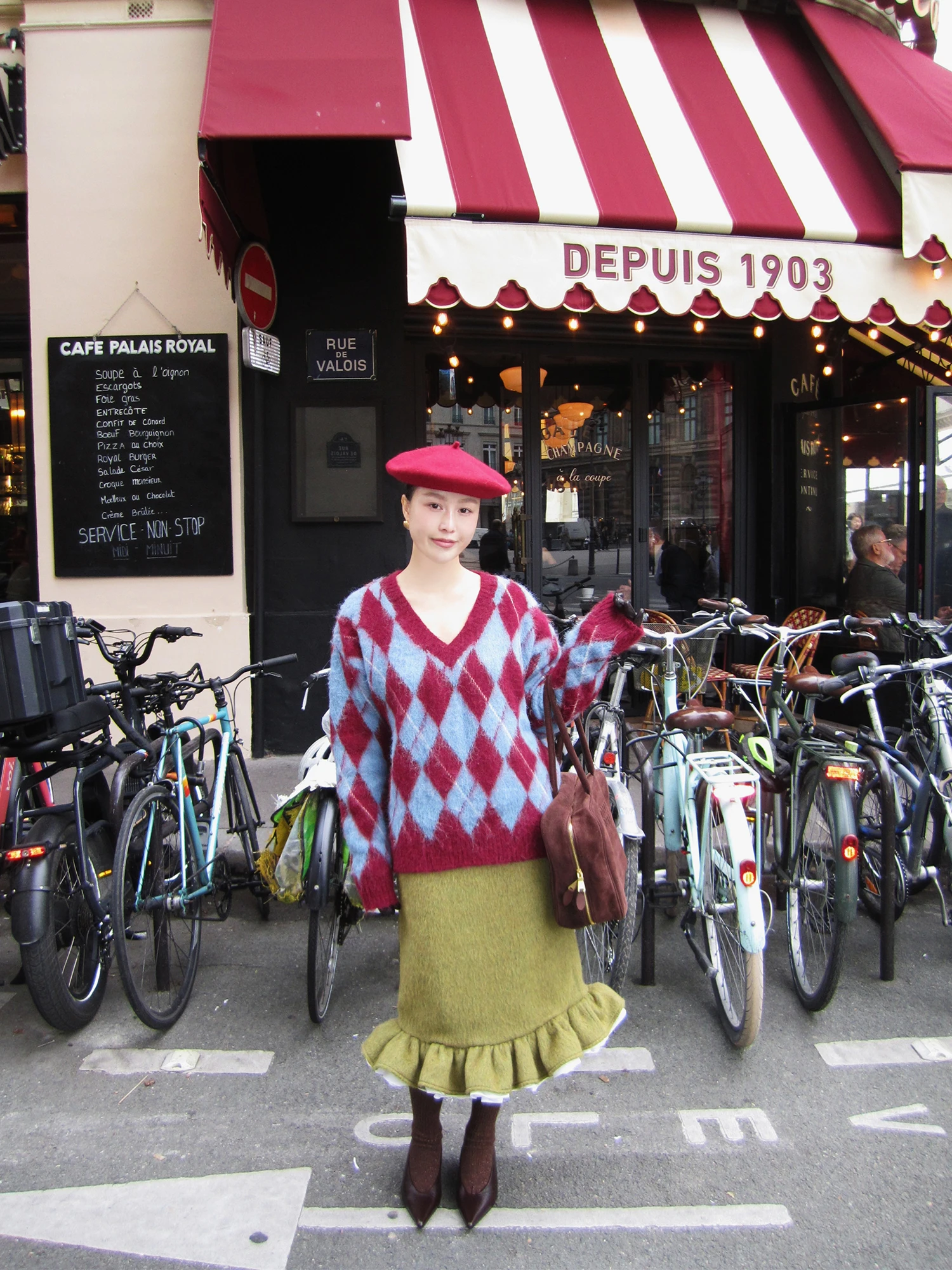 Ретро-кардиган с ромбовидным узором и глубоким V-образным вырезом для женщин, осенне-зимняя новая модная вязаная верхняя одежда, утепленная, с длинными рукавами
Ретро-кардиган с ромбовидным узором и глубоким V-образным вырезом для женщин, осенне-зимняя новая модная вязаная верхняя одежда, утепленная, с длинными рукавами