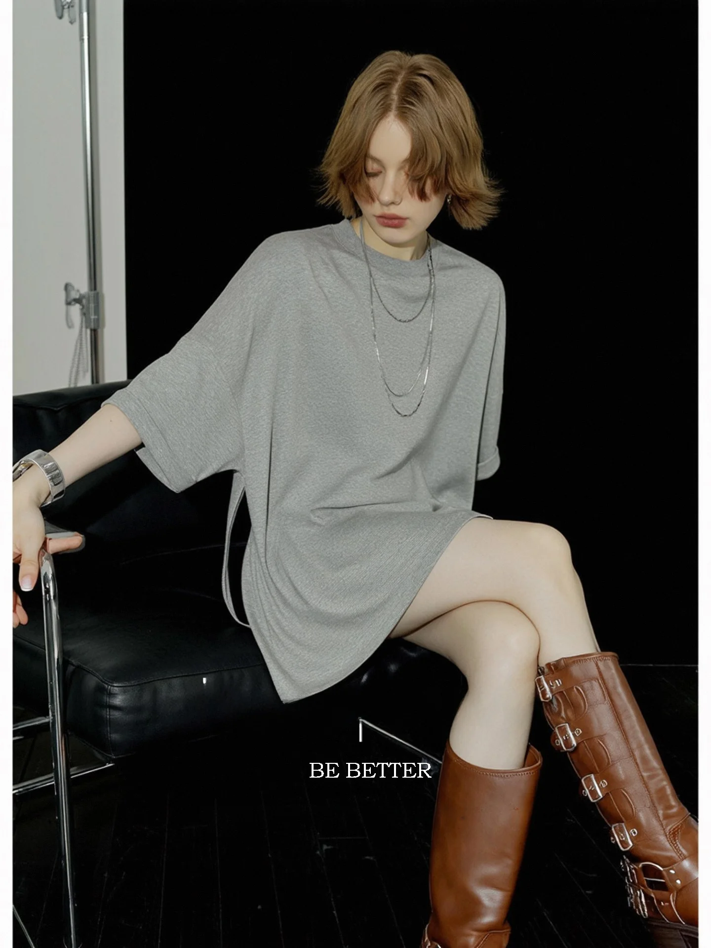 Huaappuw Grey Loose Women's T-shirt Summer New Style Seven Sleeve Shape Design Top Korean Style Commute Pure Color Sweat Abso...
Huaappuw Grey Loose Women's T-shirt Summer New Style Seven Sleeve Shape Design Top Korean Style Commute Pure Color Sweat Abso...