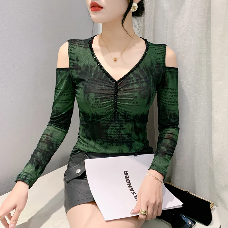 2023 New Fall Winter European Clothes Mesh T-Shirt Sexy V-Neck Off Shoulder Shiny Beading Print Women Tops Long Sleeve Tees 3918
2023 New Fall Winter European Clothes Mesh T-Shirt Sexy V-Neck Off Shoulder Shiny Beading Print Women Tops Long Sleeve Tees 3918