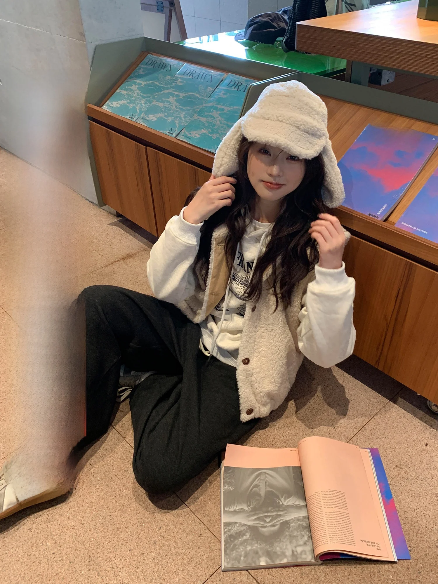 Женский жилет из меха ягненка, верхняя одежда, корейская многослойная одежда, красивое верхнее пальто обычной длины на одной пуговице
Женский жилет из меха ягненка, верхняя одежда, корейская многослойная одежда, красивое верхнее пальто обычной длины на одной пуговице