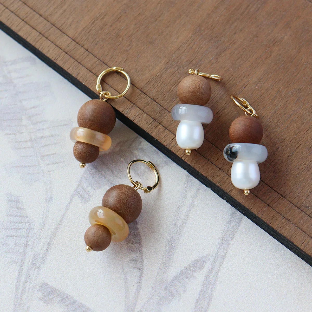 Retro Fashion Simple Temperament Versatile Old Wood Charms Freshwater Pearl Dangle Earrings Light Luxury High-end Agate Earrings
Retro Fashion Simple Temperament Versatile Old Wood Charms Freshwater Pearl Dangle Earrings Light Luxury High-end Agate Earrings