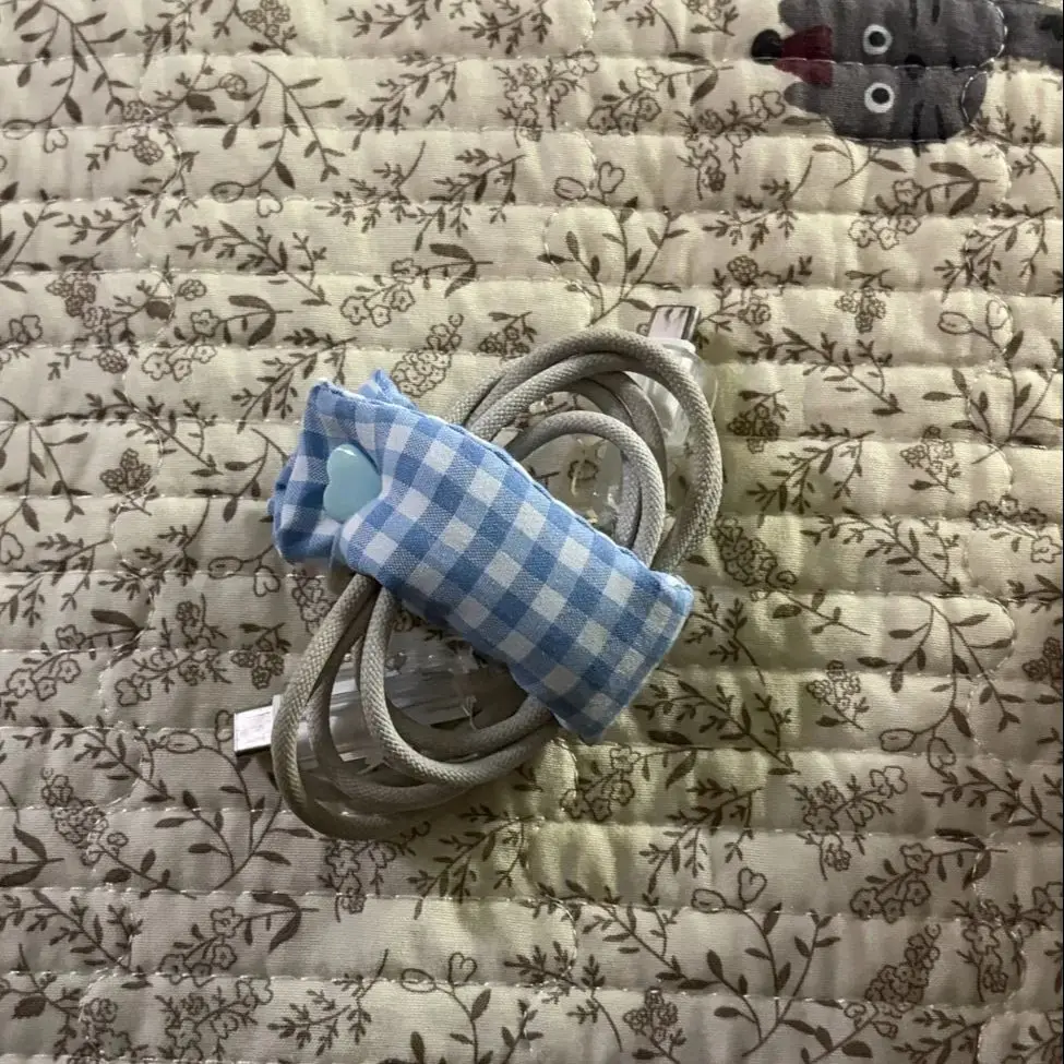 1pc Fabric Bowknot Grid Data Cable Tie INS Cloth Cord Organizer, Cute Reusable Wire Binding Straps For Earphone/Data Cables
1pc Fabric Bowknot Grid Data Cable Tie INS Cloth Cord Organizer, Cute Reusable Wire Binding Straps For Earphone/Data Cables