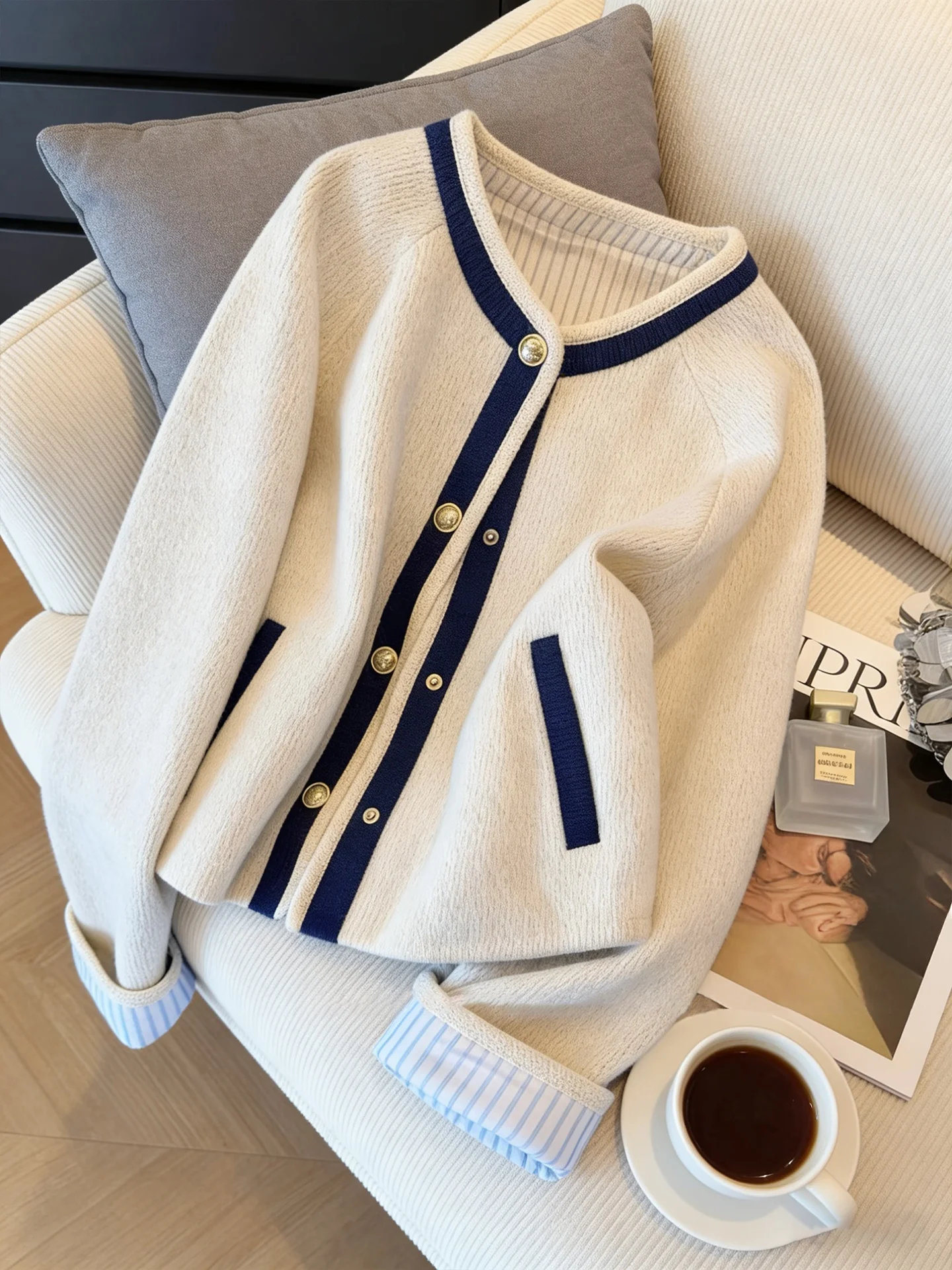 Korean Sle Anti-Aging Color Blo round Ne Single Button Knitted Jaet Men Women Spring Autumn Small Fraance Sle Ver...
Korean Sle Anti-Aging Color Blo round Ne Single Button Knitted Jaet Men Women Spring Autumn Small Fraance Sle Ver...