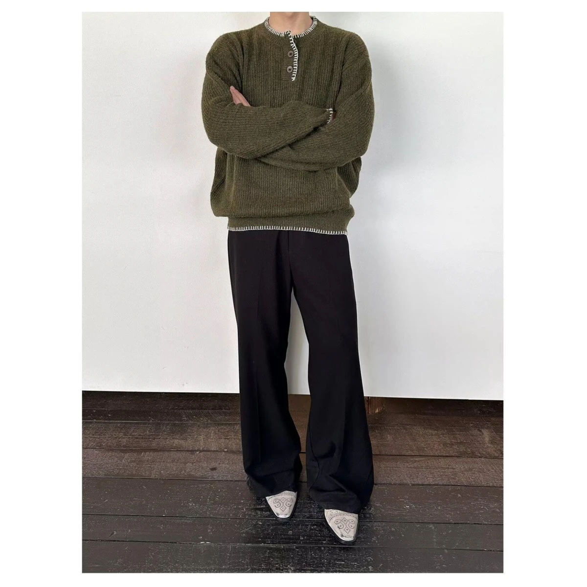 Мужской вязаный свитер с круглыми пуговицами в стиле ретро, повседневный свободный крой, зимняя модная основа, трикотаж с цветочным узором и заниженным цветочным узором
Мужской вязаный свитер с круглыми пуговицами в стиле ретро, повседневный свободный крой, зимняя модная основа, трикотаж с цветочным узором и заниженным цветочным узором