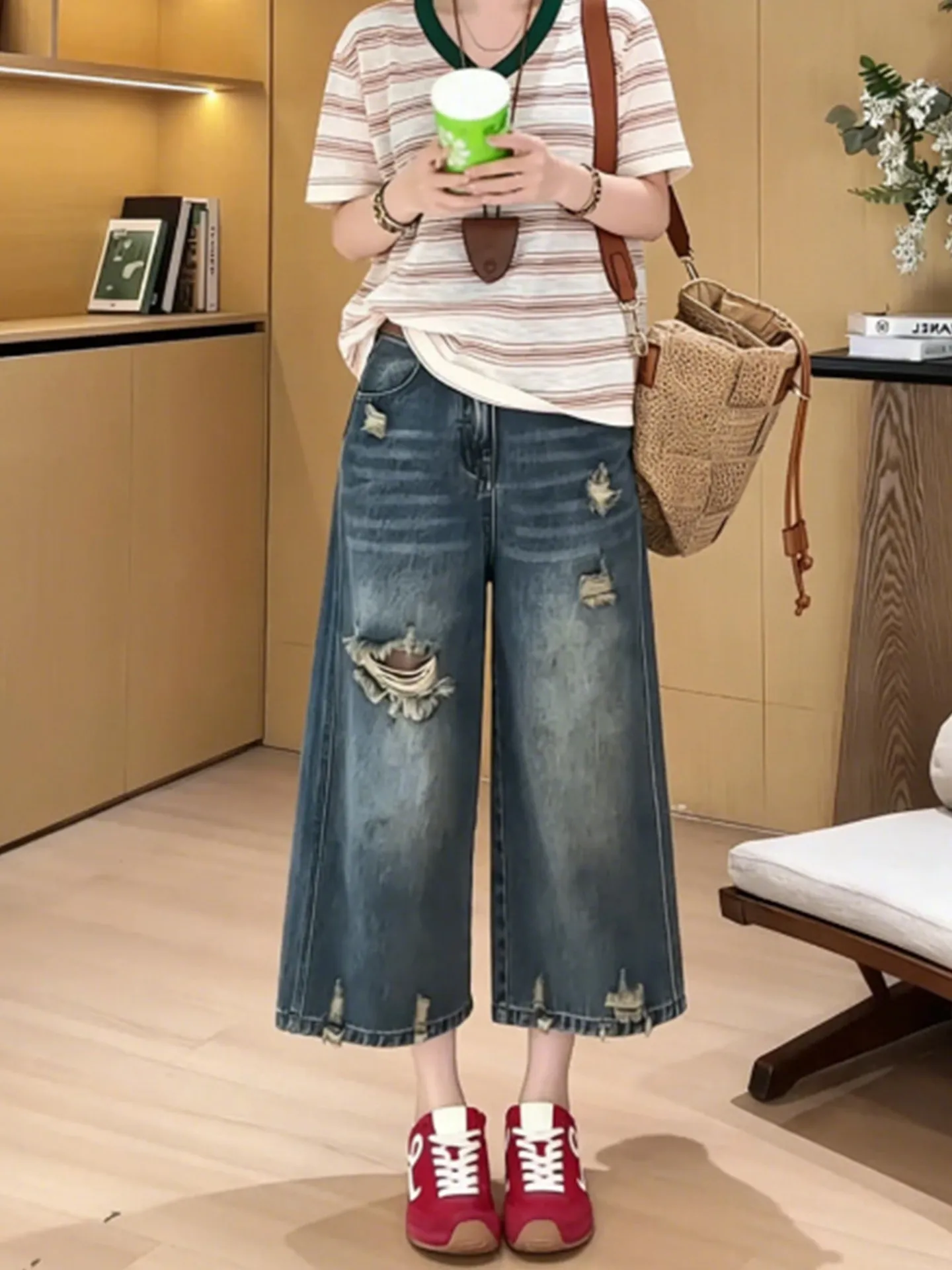 American Retro Hole Denim Jeans Women's Summer New Large Size High Waist Slim Small Straight Leg Wide Leg Pants
American Retro Hole Denim Jeans Women's Summer New Large Size High Waist Slim Small Straight Leg Wide Leg Pants