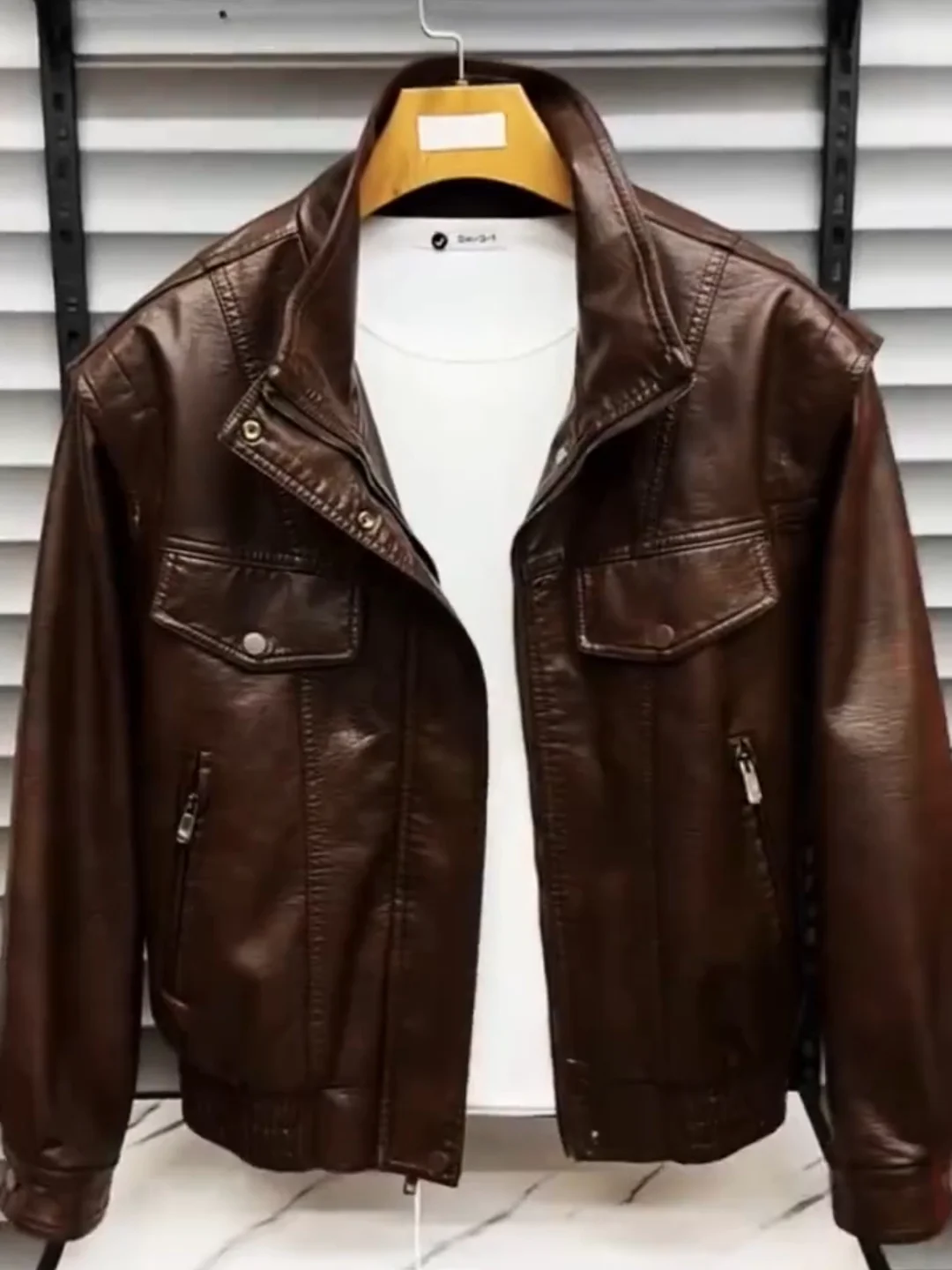 New Men's Stand Collar Jacket Coat Spring Autumn Winter Fashionable Versatile Handsome Lightweight Luxury Cool Fit Youth
New Men's Stand Collar Jacket Coat Spring Autumn Winter Fashionable Versatile Handsome Lightweight Luxury Cool Fit Youth