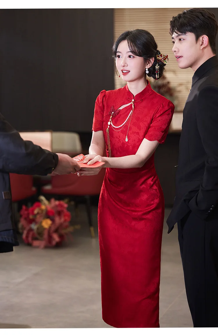 Летнее красное жаккардовое платье Cheongsam для вечеринки, модное Ципао, тост, одежда в китайском традиционном стиле, свадебное вечернее платье для женщин
Летнее красное жаккардовое платье Cheongsam для вечеринки, модное Ципао, тост, одежда в китайском традиционном стиле, свадебное вечернее платье для женщин