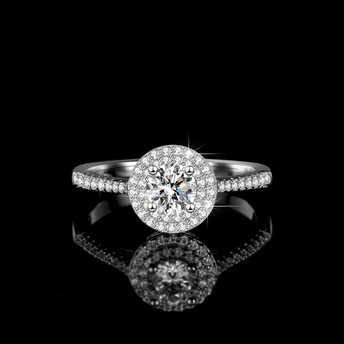 A one carat luxury round moissanite ring made of pure silver S925 women's jewelry is a gift for Mother's Day luxury
A one carat luxury round moissanite ring made of pure silver S925 women's jewelry is a gift for Mother's Day luxury