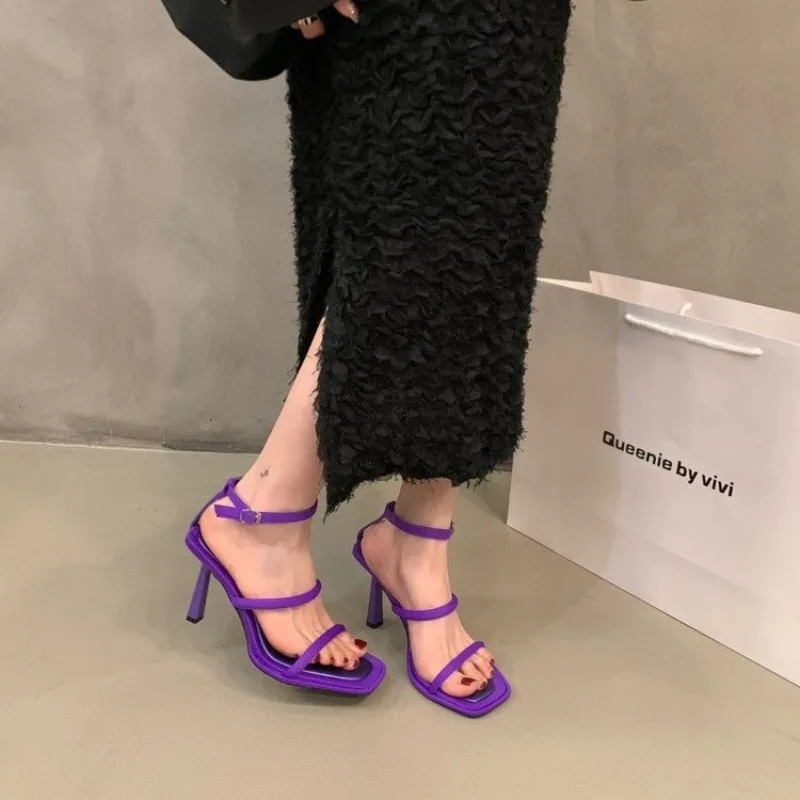 2025 Summer Beige Heeled Sandals Buckle Strap Female Shoe All-Match Black Girls High Retro Clear New Comfort Low Microfiber PU
2025 Summer Beige Heeled Sandals Buckle Strap Female Shoe All-Match Black Girls High Retro Clear New Comfort Low Microfiber PU