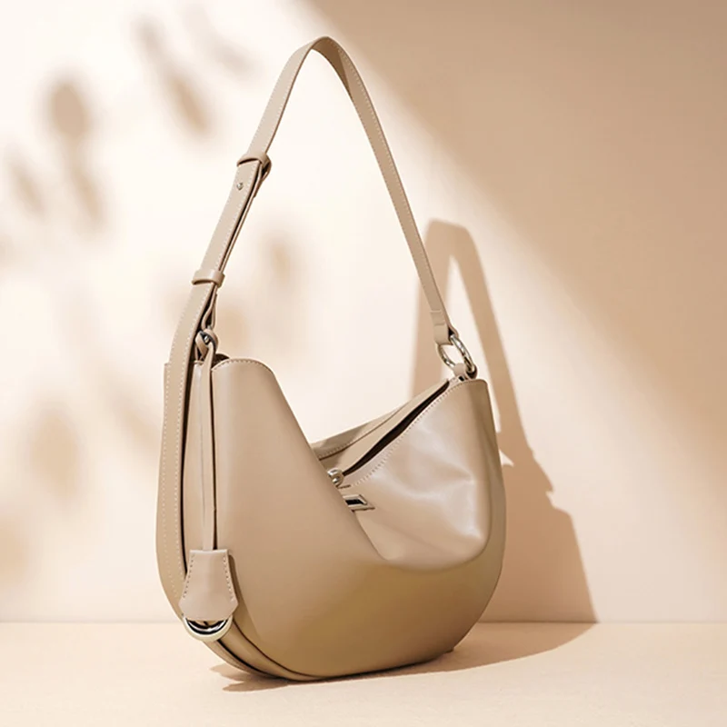 2025 New Messenger Bag Niche Designer Luxury Shoulder Bag Simple Genuine Leather Fashion Women Handbag
2025 New Messenger Bag Niche Designer Luxury Shoulder Bag Simple Genuine Leather Fashion Women Handbag