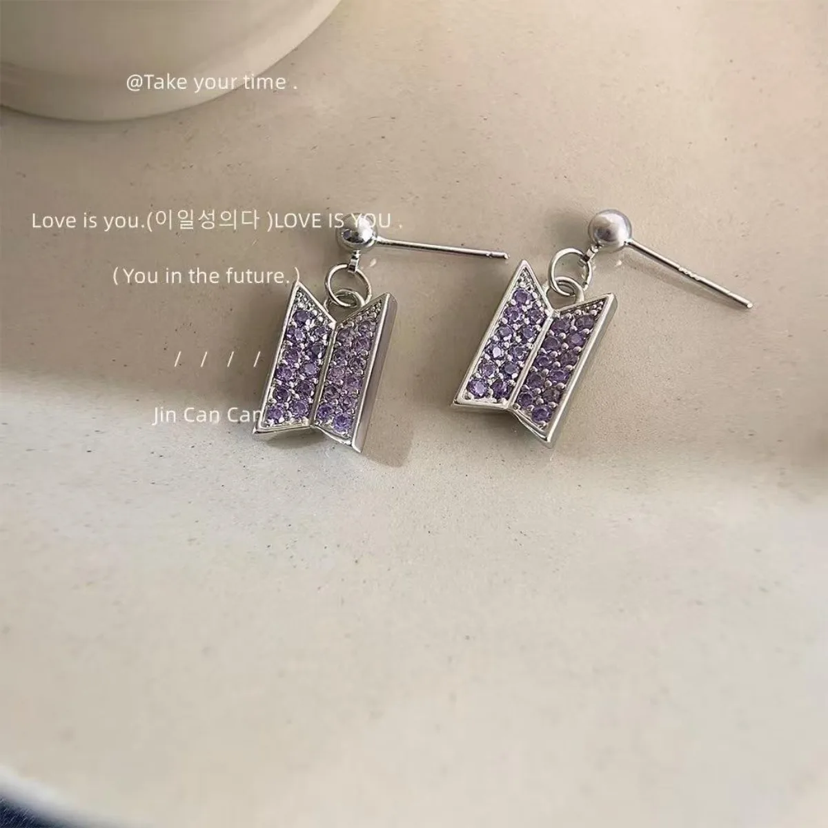 BT21 idol-themed pendant necklace with full diamonds butterfly shaped fashionable women's necklace a gift for fans 2026
BT21 idol-themed pendant necklace with full diamonds butterfly shaped fashionable women's necklace a gift for fans 2026