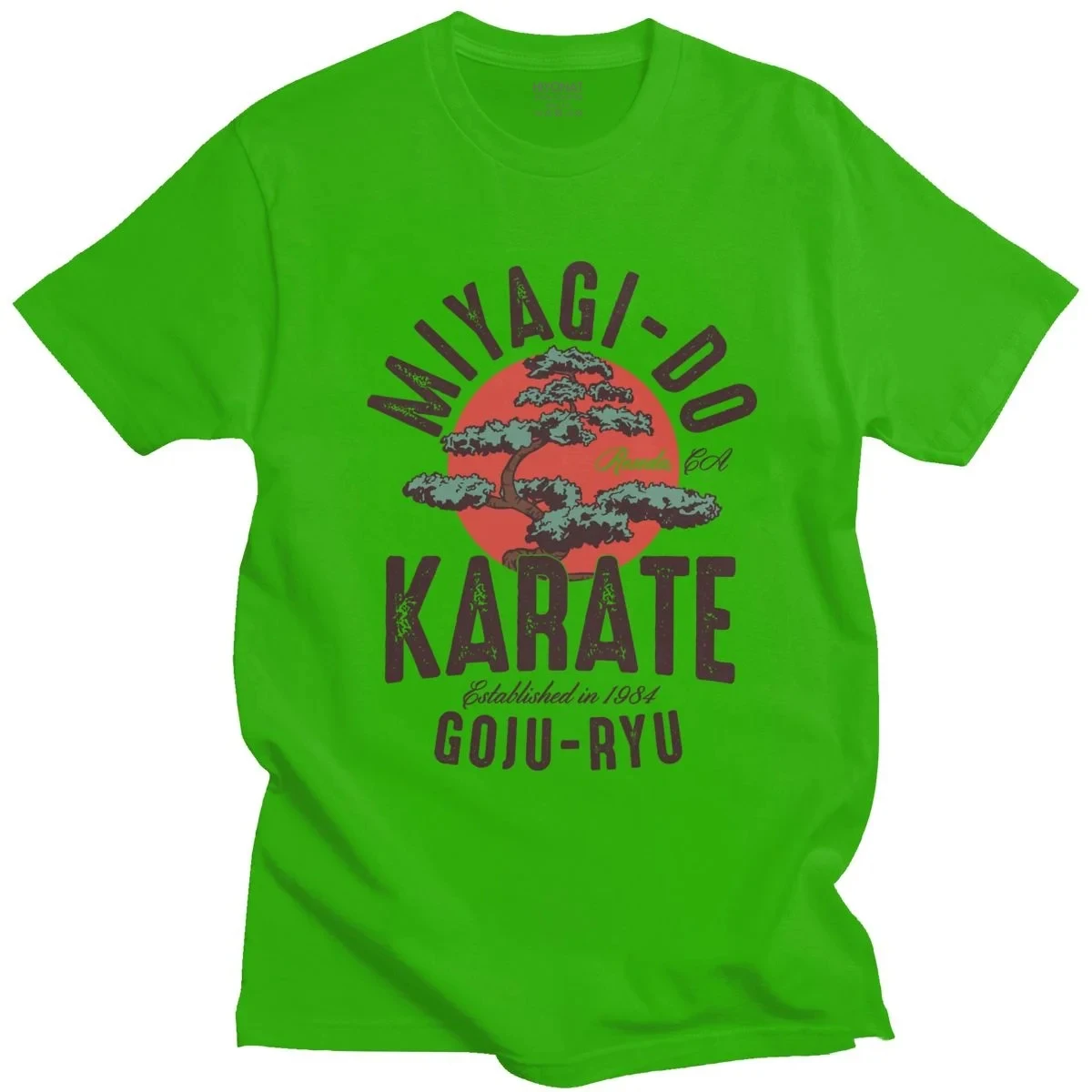 2025 винтажная футболка Miyagi Do Inspired Karate Kid, мужская хлопковая футболка Cobra Kai, японская футболка кунг-фу, футболка с короткими рукавами
2025 винтажная футболка Miyagi Do Inspired Karate Kid, мужская хлопковая футболка Cobra Kai, японская футболка кунг-фу, футболка с короткими рукавами