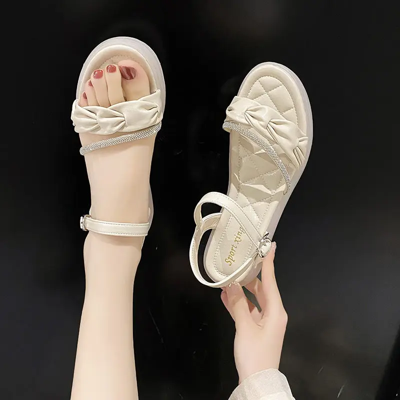 Flat Rubber Sandals for Women White Roman Style Diamond Woman Shoes Cheap Liquidation Original Luxury Summer Wholesale 2025 Shoe
Flat Rubber Sandals for Women White Roman Style Diamond Woman Shoes Cheap Liquidation Original Luxury Summer Wholesale 2025 Shoe
