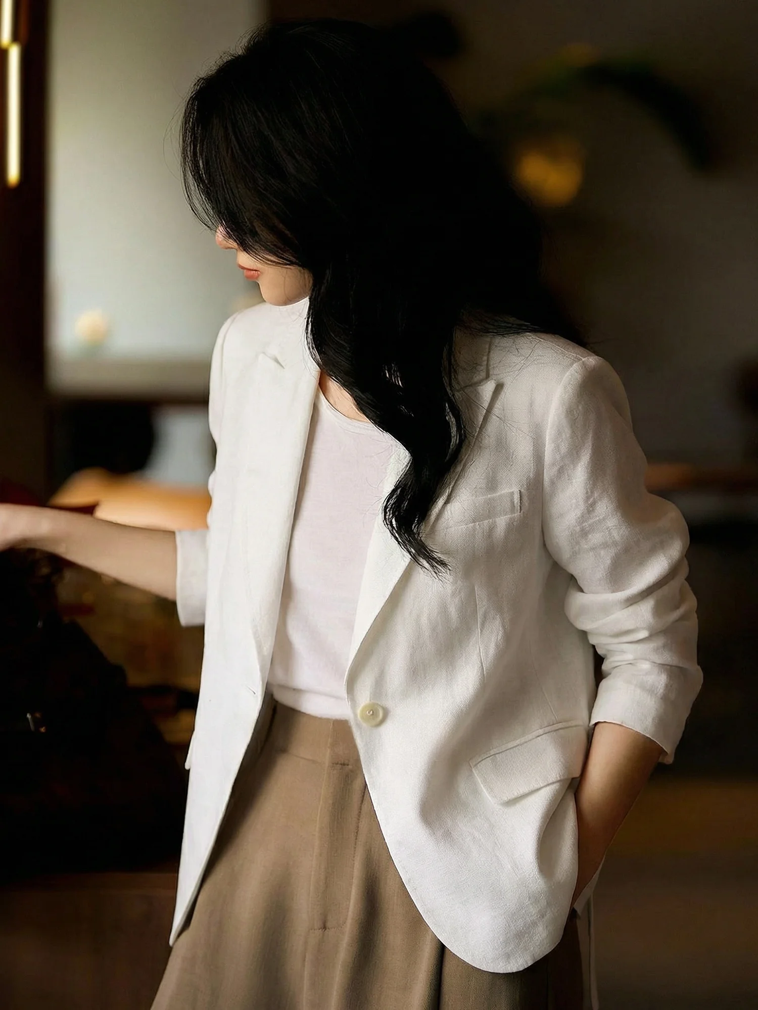 Женская повседневная льняная куртка Chivirin белого цвета с длинными рукавами, приталенного кроя, для коррекции фигуры, из весенней коллекции
Женская повседневная льняная куртка Chivirin белого цвета с длинными рукавами, приталенного кроя, для коррекции фигуры, из весенней коллекции