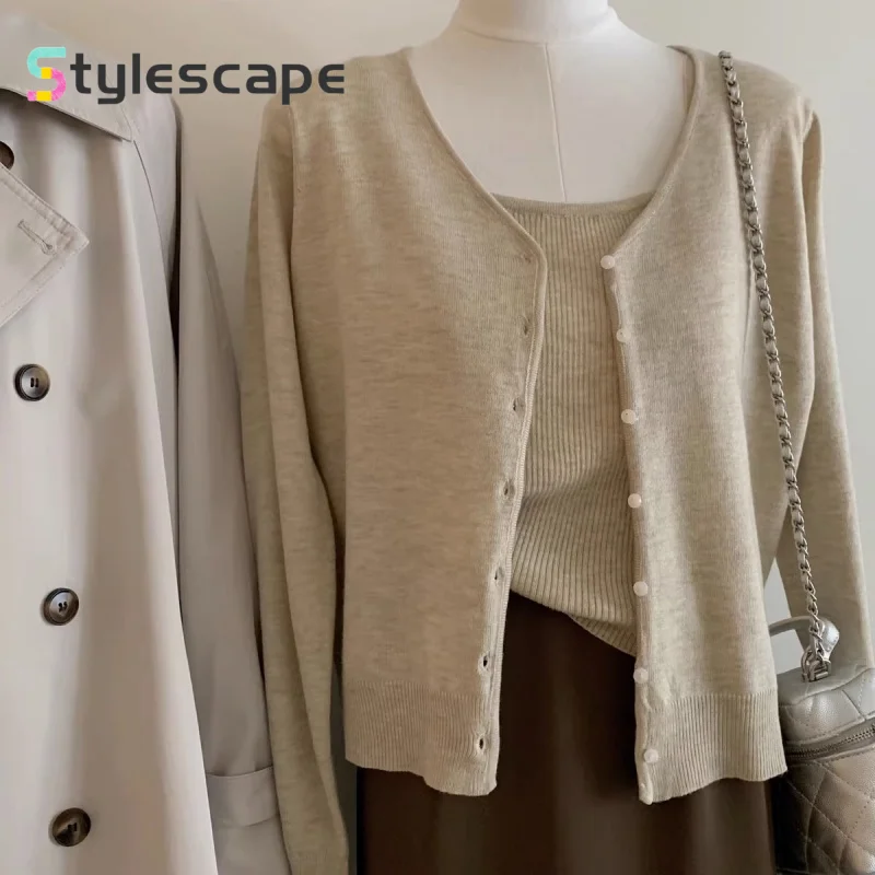 Korean Style Women's Suspender Knitted Sweater Cardigan Jacket Autumn 2024 New Korean Version Two-piece Top Sweater Women
Korean Style Women's Suspender Knitted Sweater Cardigan Jacket Autumn 2024 New Korean Version Two-piece Top Sweater Women