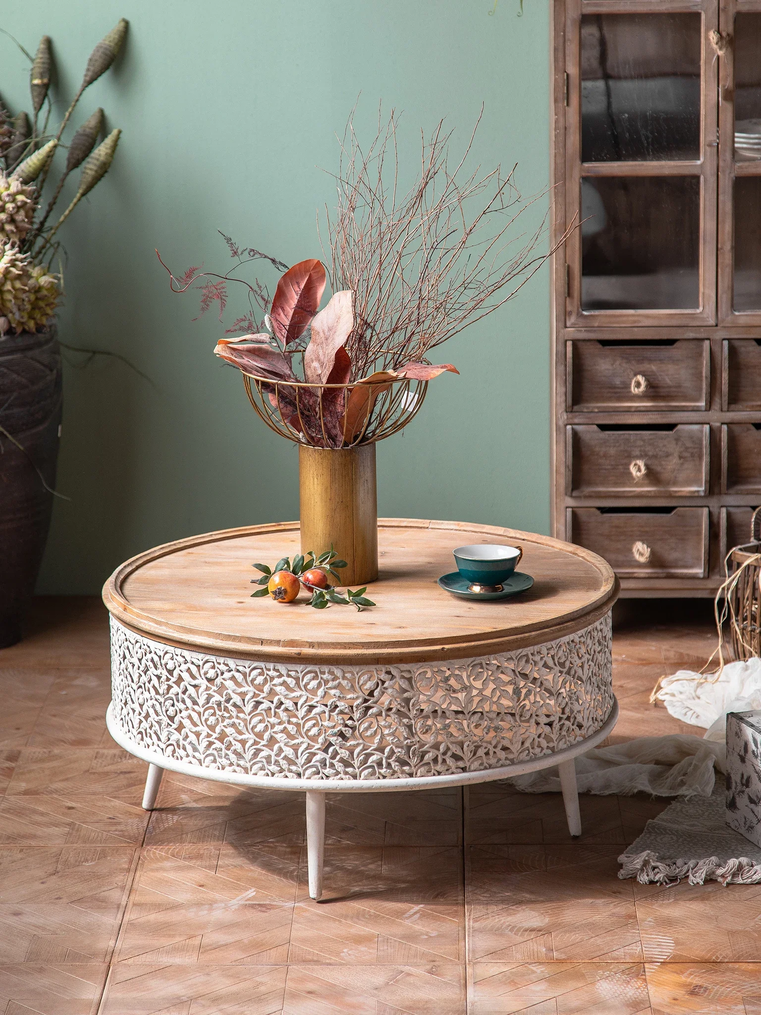 Solid wood coffee table, retro low table, carved hollow round table, iron art living room, sofa edge table
Solid wood coffee table, retro low table, carved hollow round table, iron art living room, sofa edge table