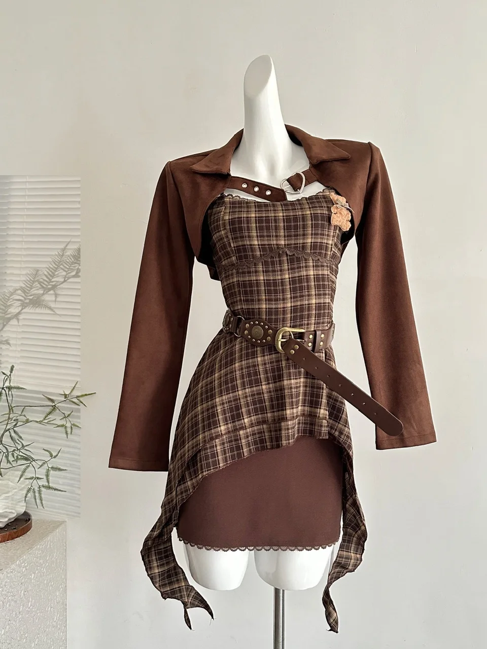 Retro American Plaid Strap Dr Women's ort Skirt High-End Sensation Deer Skin Velvet Cardigan Set Autumn Season Faion
Retro American Plaid Strap Dr Women's ort Skirt High-End Sensation Deer Skin Velvet Cardigan Set Autumn Season Faion