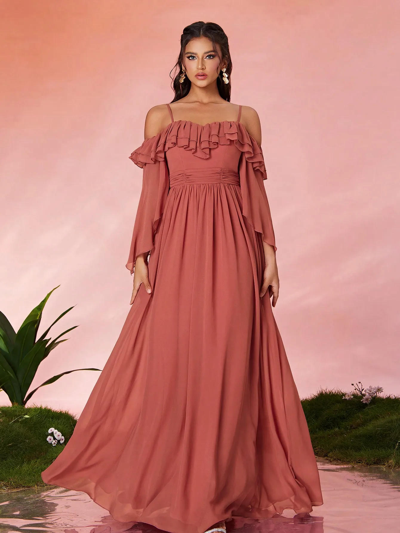 One-shoulder pearl chiffon ruffled collar long-sleeved wide-skirt high-end evening gown
One-shoulder pearl chiffon ruffled collar long-sleeved wide-skirt high-end evening gown