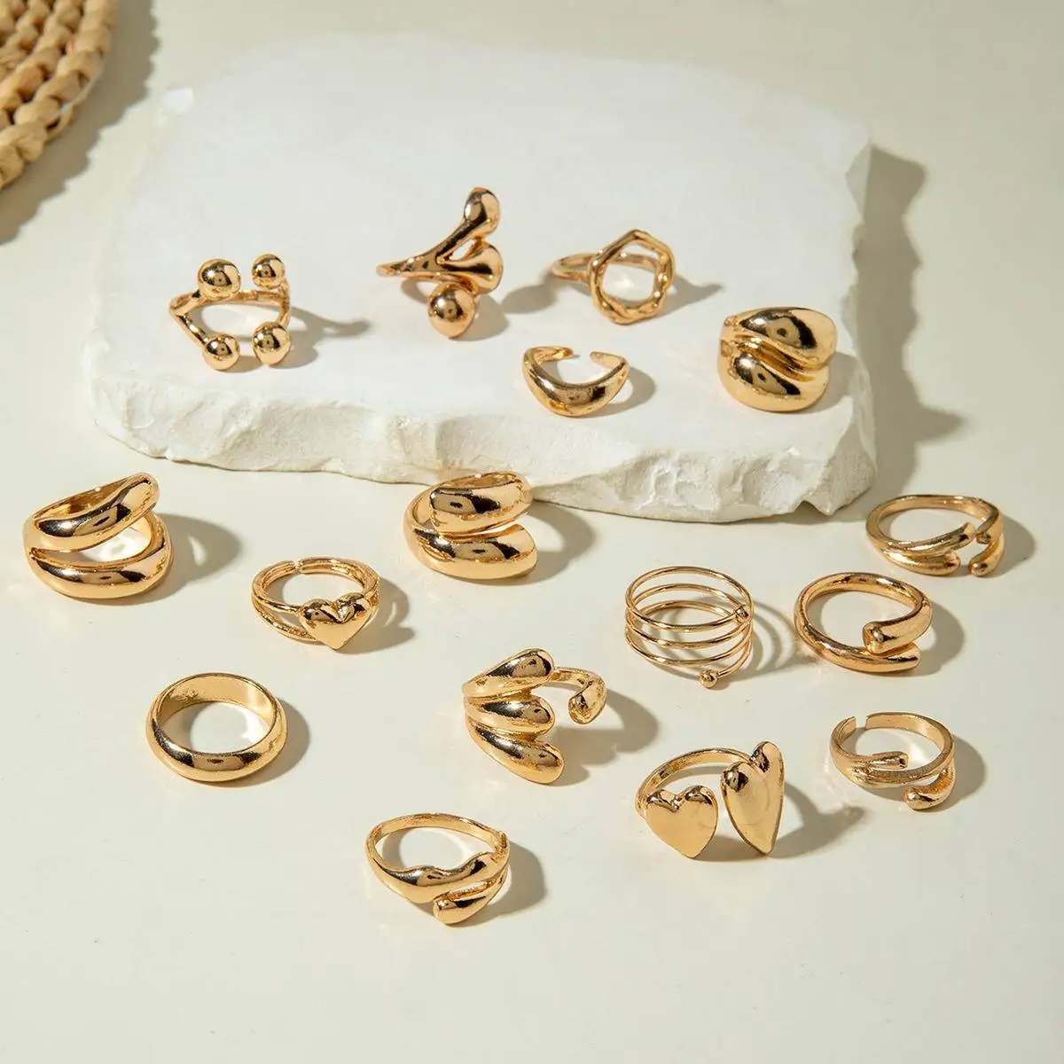 Exaggerated Gold Open Ring Set Irregular Oval Heart Ring Fashionable Personality Alloy Jewelry for Universal Usage
Exaggerated Gold Open Ring Set Irregular Oval Heart Ring Fashionable Personality Alloy Jewelry for Universal Usage