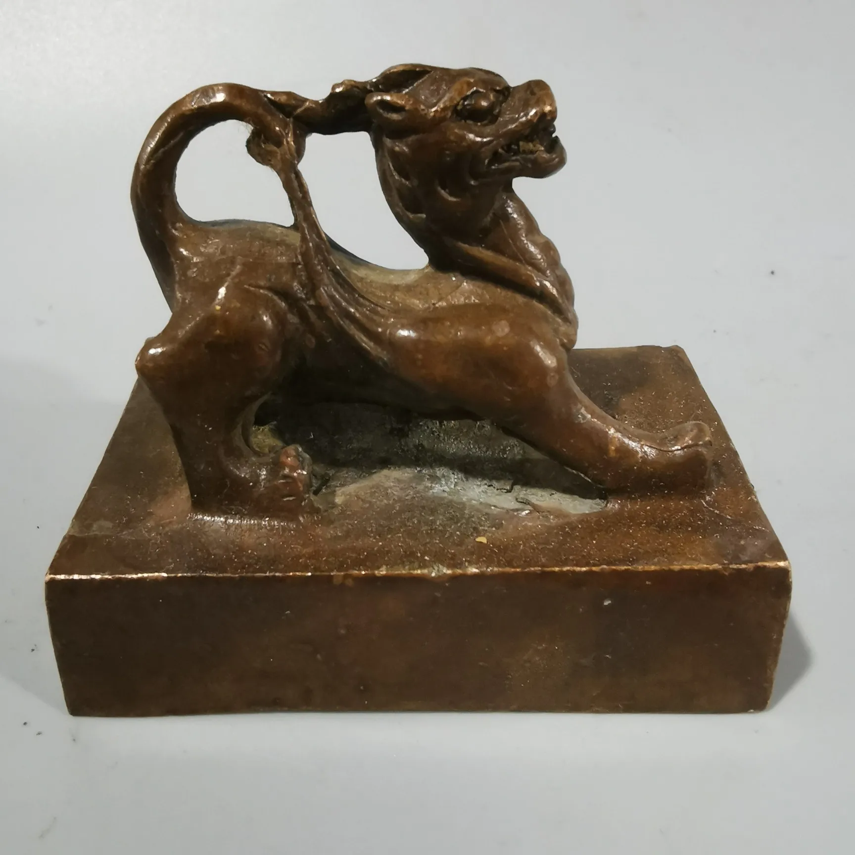 Antique Pixiu Unicorn Statue Chinese Ancient Chinese Character Seal Sculpture Home Decor Collection Crafts
Antique Pixiu Unicorn Statue Chinese Ancient Chinese Character Seal Sculpture Home Decor Collection Crafts