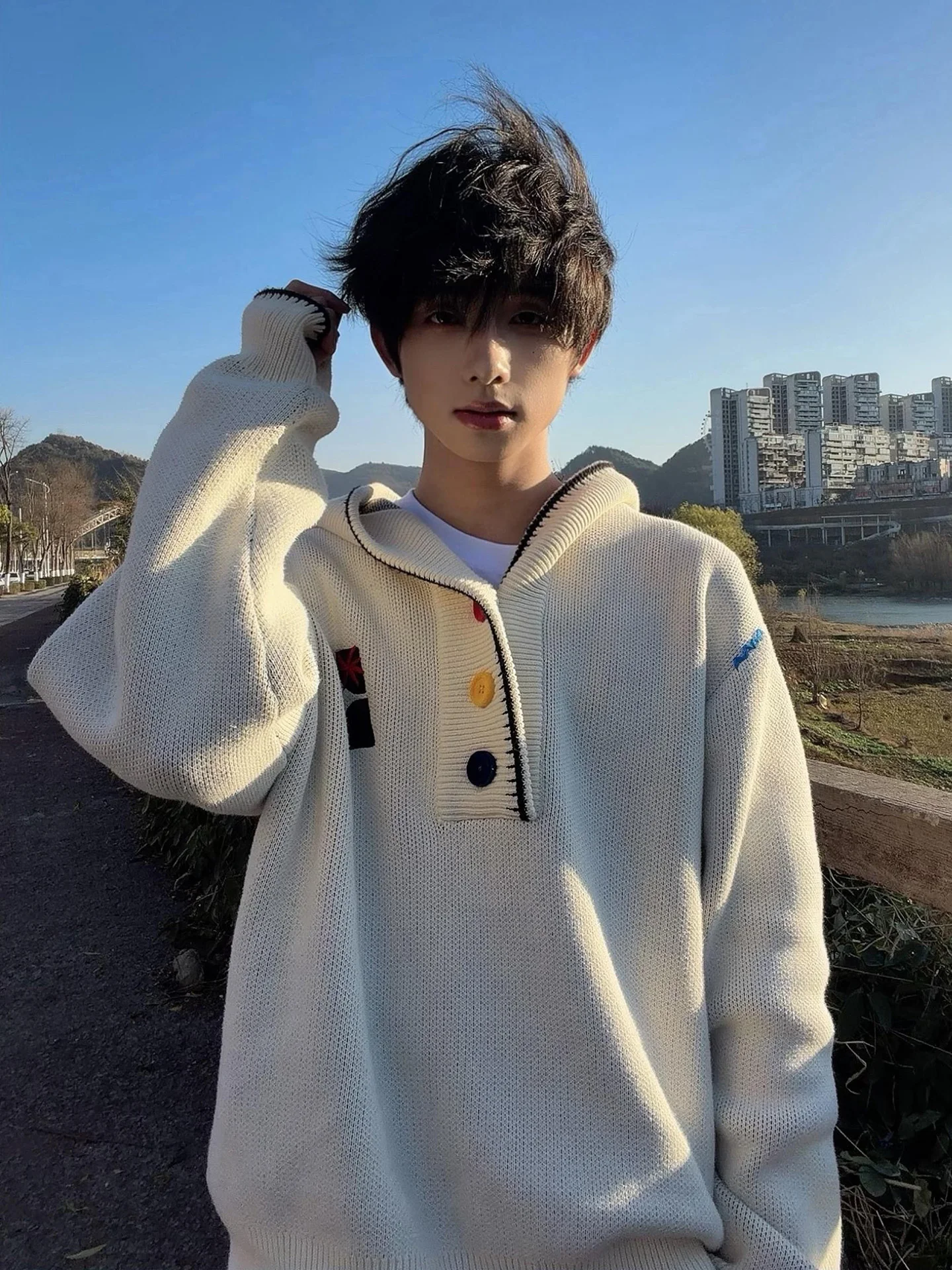 Мужской вязаный свитер с капюшоном на осень-зиму, повседневный, свободного кроя, с длинными рукавами, на пуговицах, для пар, с вышивкой, комфортный
Мужской вязаный свитер с капюшоном на осень-зиму, повседневный, свободного кроя, с длинными рукавами, на пуговицах, для пар, с вышивкой, комфортный