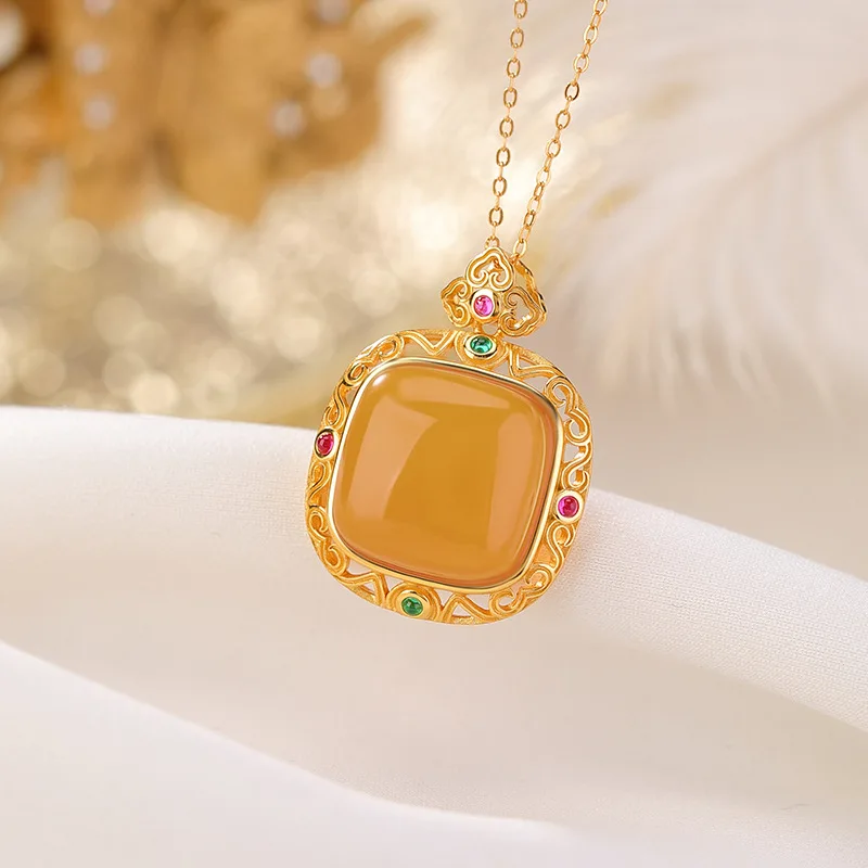 S925 Sterling Silver Gold-Plated Amber Auspicious Ruyi Hollow Square Pendant Elegant Hanging Ornament
S925 Sterling Silver Gold-Plated Amber Auspicious Ruyi Hollow Square Pendant Elegant Hanging Ornament