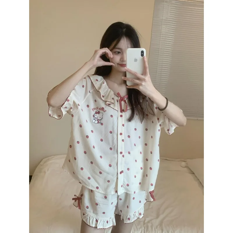 Summer New White Lapel Sweet and Cute HelloKitty Pajamas Short Sleeve Shorts Cardigan Homewear Two-piece Set
Summer New White Lapel Sweet and Cute HelloKitty Pajamas Short Sleeve Shorts Cardigan Homewear Two-piece Set