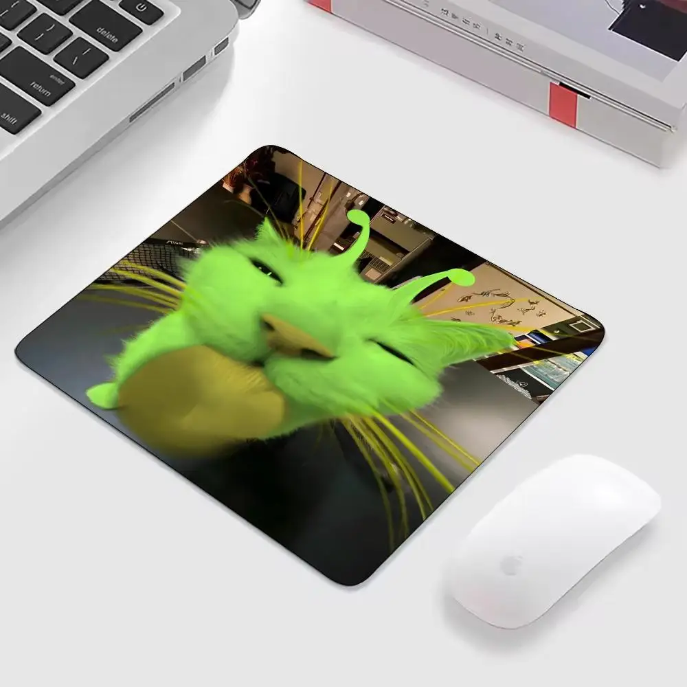 Gaming Mouse Pad, Desk Mat, Small Size, Anti-slip Rubber Base, Stitched Edges, Funny Green Alien Cat Print for Home Office
Gaming Mouse Pad, Desk Mat, Small Size, Anti-slip Rubber Base, Stitched Edges, Funny Green Alien Cat Print for Home Office