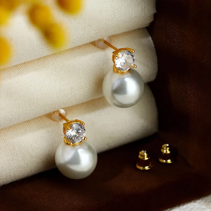 Серьги-гвоздики с натуральным жемчугом, винтажные дизайнерские украшения, позолоченные 18-каратным золотом, модные аксессуары, роскошные талисманы, подарки для женщин
Серьги-гвоздики с натуральным жемчугом, винтажные дизайнерские украшения, позолоченные 18-каратным золотом, модные аксессуары, роскошные талисманы, подарки для женщин