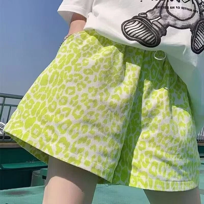 Summer new small fresh beach shorts women elastic waist and leopard print thin design loose casual fashion wide leg shorts
Summer new small fresh beach shorts women elastic waist and leopard print thin design loose casual fashion wide leg shorts