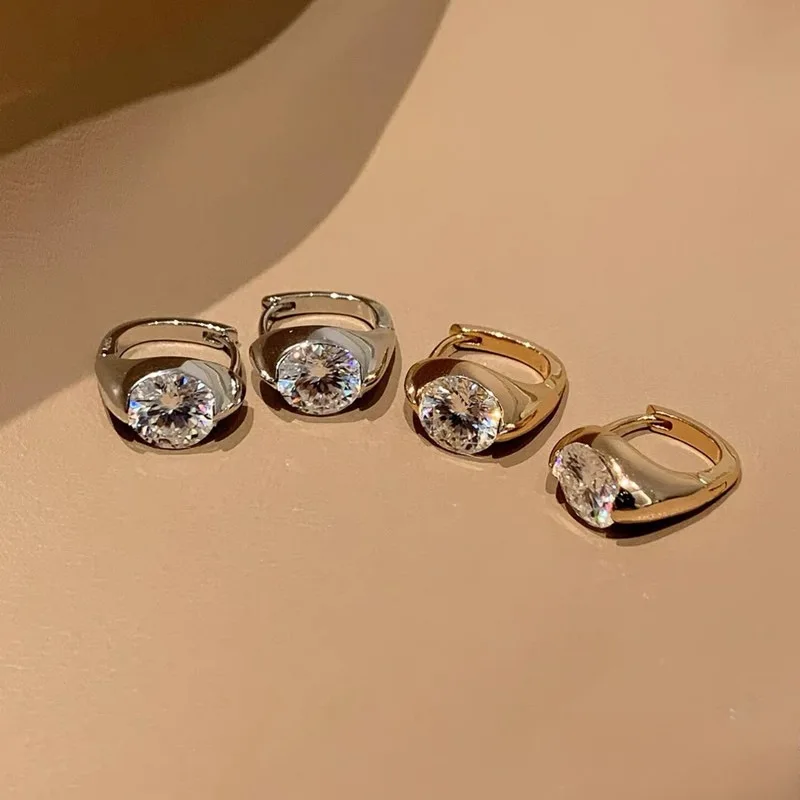 S925 Silver Platinum-Plated 2CT D Color Moissanite Chic Fashion Hoop Earrings for Women Fine Jewelry
S925 Silver Platinum-Plated 2CT D Color Moissanite Chic Fashion Hoop Earrings for Women Fine Jewelry