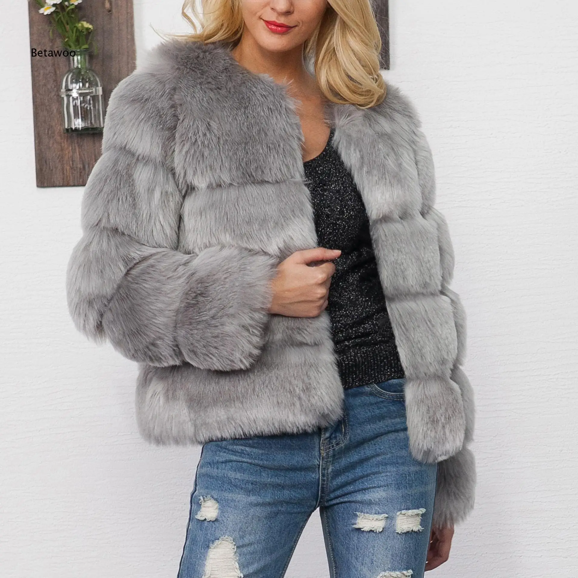 Horizontal Segmented Fluffy Faux Fur Short Coat Round Collar Long Sleeve Loose Fit Warm Fur Jacket for Daily Street Wear
Horizontal Segmented Fluffy Faux Fur Short Coat Round Collar Long Sleeve Loose Fit Warm Fur Jacket for Daily Street Wear