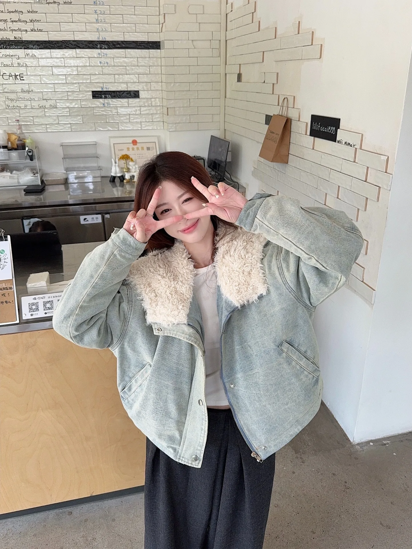 Джинсовые пальто, женские плюшевые пальто с ромбовидным мехом, женские осенние двусторонние верхняя одежда с поясом-стойкой, школьные куртки на подкладке в консервативном стиле Femme
Джинсовые пальто, женские плюшевые пальто с ромбовидным мехом, женские осенние двусторонние верхняя одежда с поясом-стойкой, школьные куртки на подкладке в консервативном стиле Femme