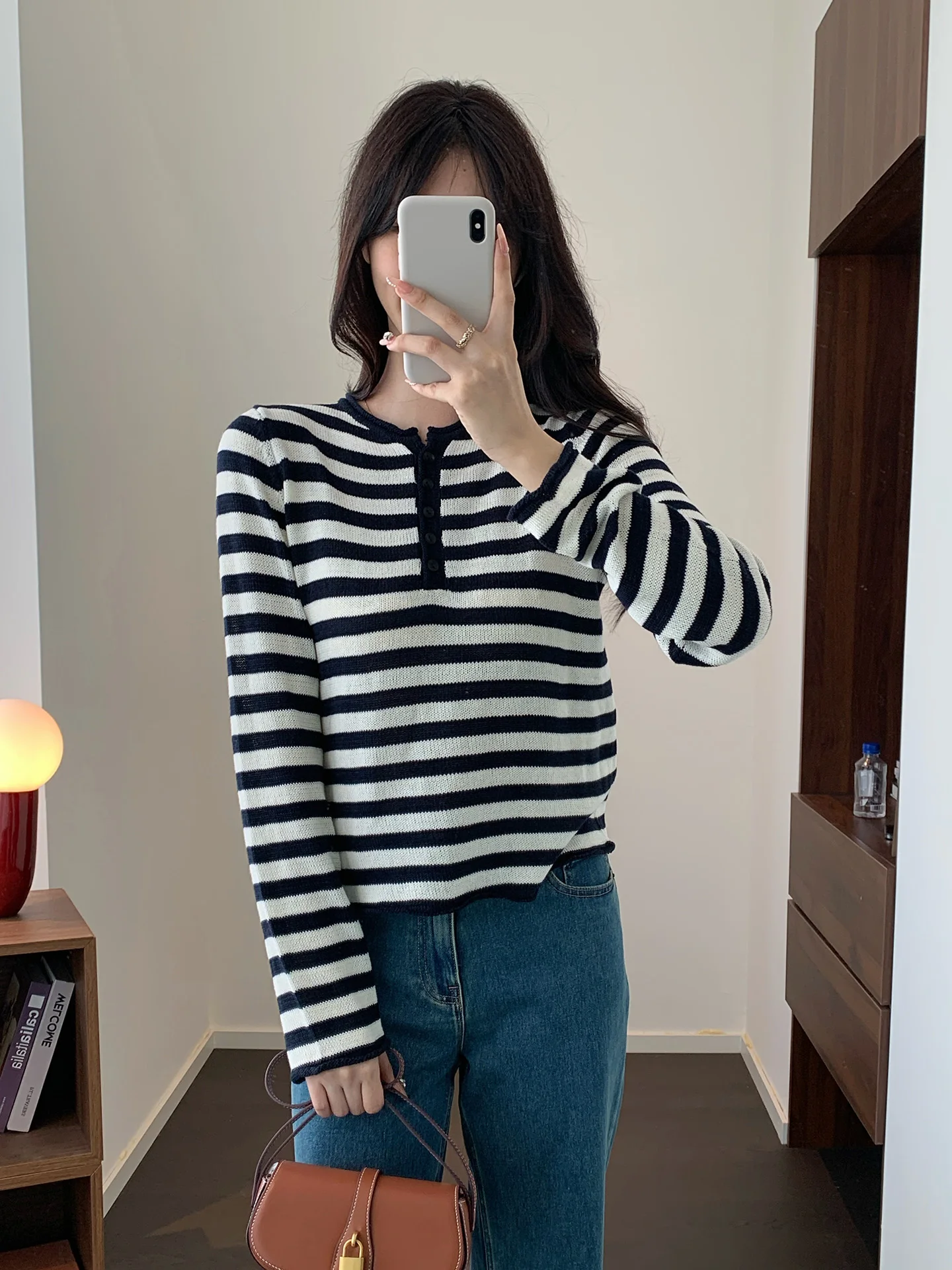 Женский вязаный топ с цветными полосками и вырезами, облегающий, из льна, осенняя мода
Женский вязаный топ с цветными полосками и вырезами, облегающий, из льна, осенняя мода