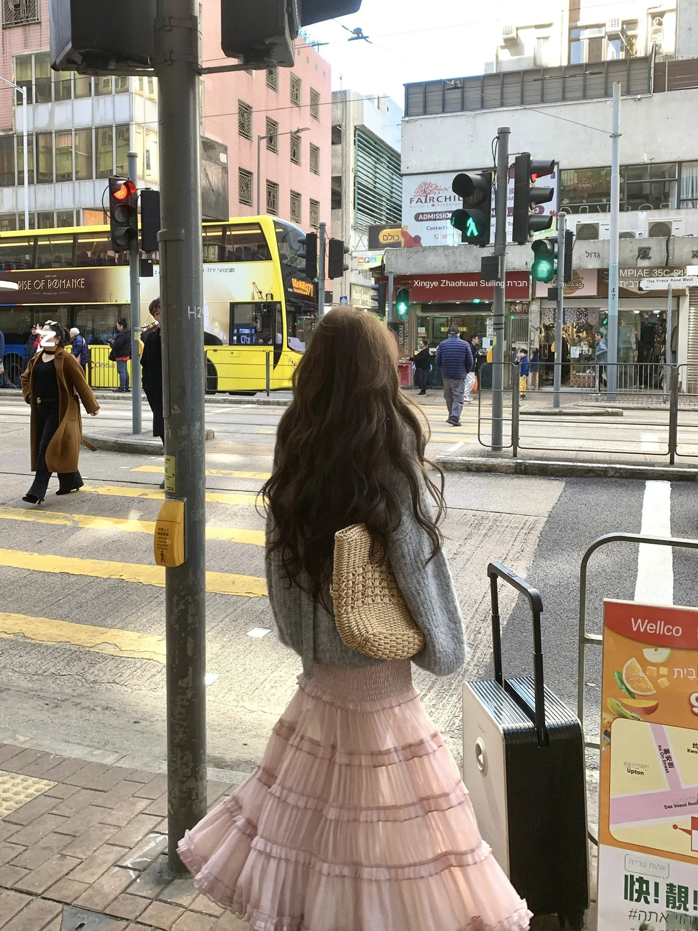 Elegant A-Line Half Skirt with Multi-Layer Lace Design for Women Korean Style Warm Nylon Fabric High Waist Cake Skirt
Elegant A-Line Half Skirt with Multi-Layer Lace Design for Women Korean Style Warm Nylon Fabric High Waist Cake Skirt