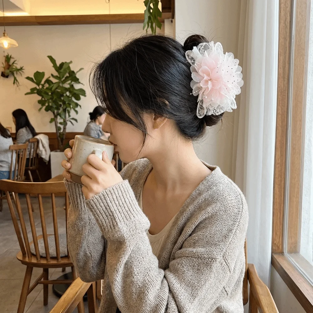 New Sweet Rose Flower Hair Claw Elegant Large Size Beaded Tassel Jaw Clips Shark Clip Volumizing Hair Accessories Party
New Sweet Rose Flower Hair Claw Elegant Large Size Beaded Tassel Jaw Clips Shark Clip Volumizing Hair Accessories Party