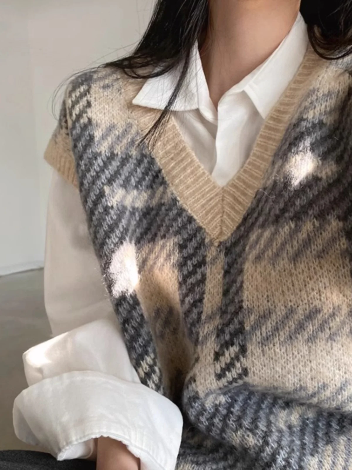 Retro V-Ne Plaid Knitted Vest Women's Early Spring Loose Outerwear Layering Sweater Vest 2025 New Sle Commute Sle Polye...
Retro V-Ne Plaid Knitted Vest Women's Early Spring Loose Outerwear Layering Sweater Vest 2025 New Sle Commute Sle Polye...