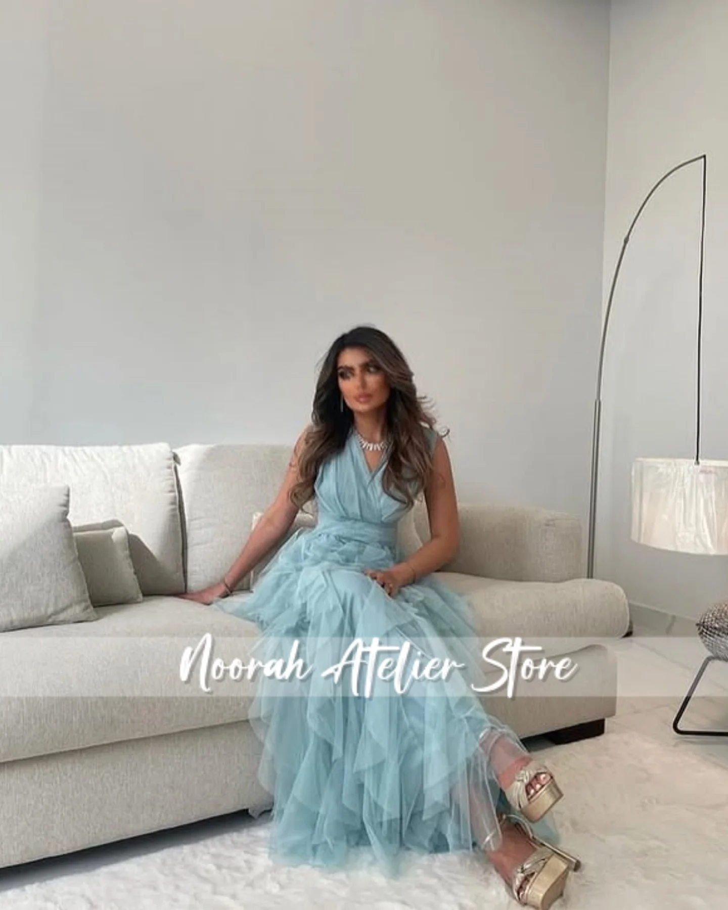 New Summer Elegant Blue Halter Tulle Luxurious Evening Dresses 2025 Aline Floor-Length Women Dubai Long Party Gown Customized
New Summer Elegant Blue Halter Tulle Luxurious Evening Dresses 2025 Aline Floor-Length Women Dubai Long Party Gown Customized