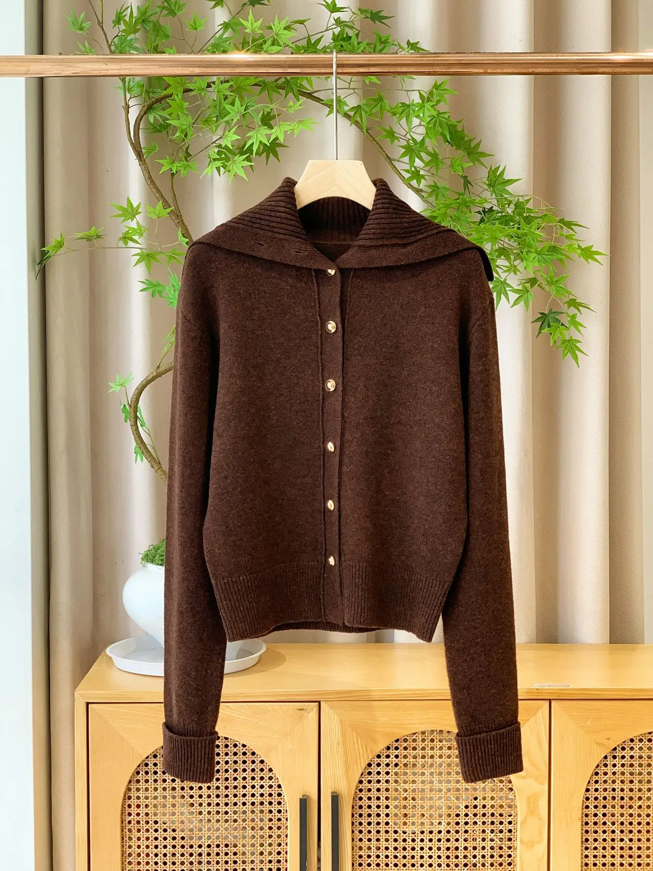 New Autumn/Winter Warm Knitted Cardigan For Women, Loose Fit, Slimming, Versatile And Stylish Top
New Autumn/Winter Warm Knitted Cardigan For Women, Loose Fit, Slimming, Versatile And Stylish Top