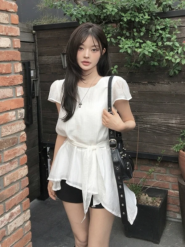 Asymmetric Hem Shirt Women's Chic round Neck Loose Fit Belted Waist Slimming Sweet Young Bubble Sleeve Top Trendy Korean Style
Asymmetric Hem Shirt Women's Chic round Neck Loose Fit Belted Waist Slimming Sweet Young Bubble Sleeve Top Trendy Korean Style