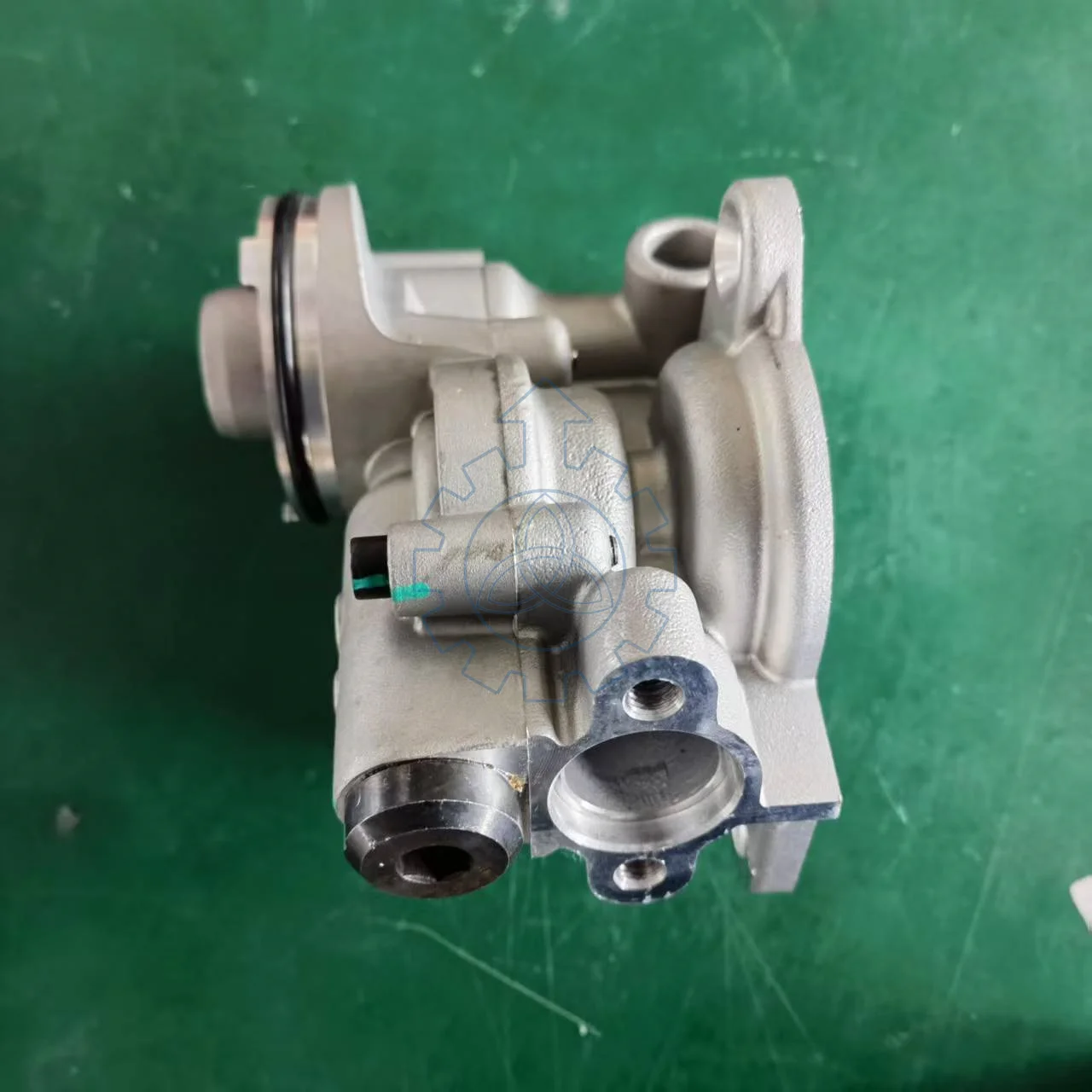 VOL RVI Truck Engine Oil pump 1521900 1521898 7401521900
VOL RVI Truck Engine Oil pump 1521900 1521898 7401521900